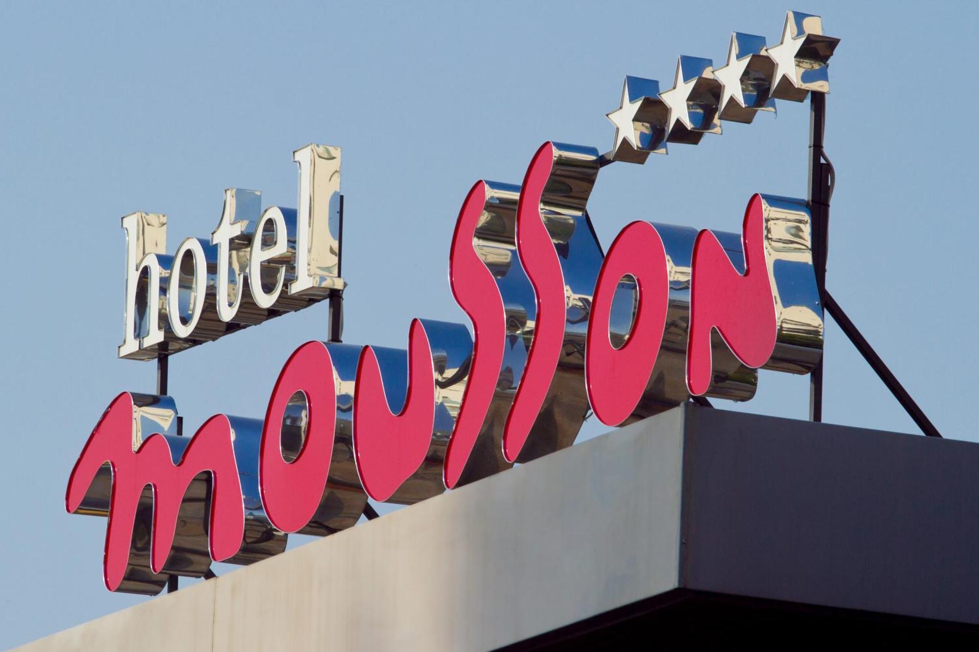Hotel Mousson Michalovce Exterior foto