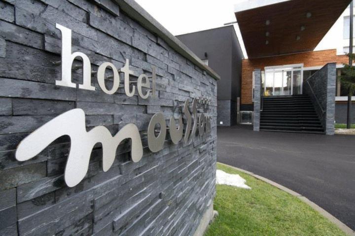 Hotel Mousson Michalovce Exterior foto
