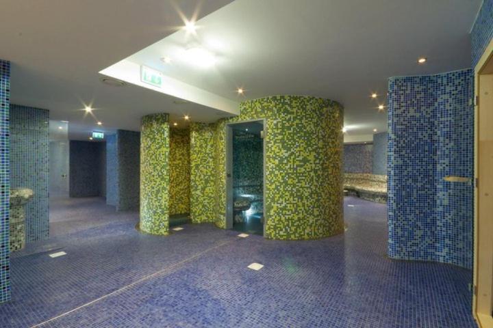 Hotel Mousson Michalovce Exterior foto